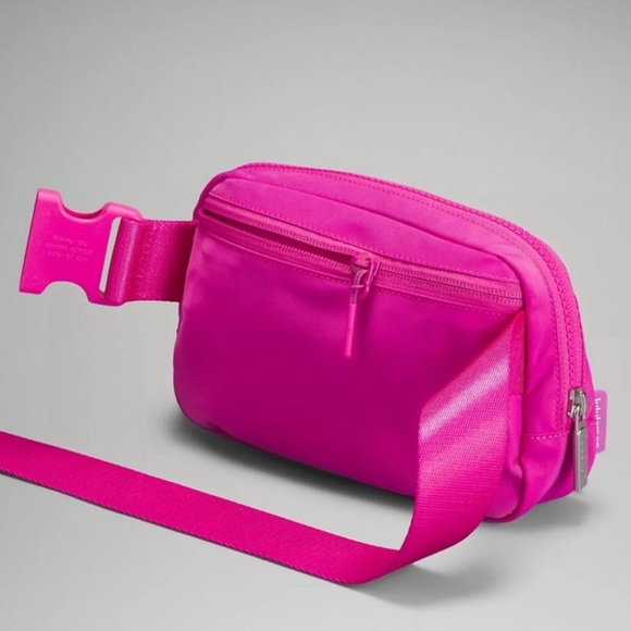 💗LAST ONE💗Lululemon Athletica Everywhere Belt Bag in Sonic Pink - Picture 12 of 13